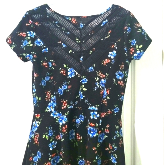 Jessica Simpson Women's Pleated Floral Dress Size M - Picture 7 of 11